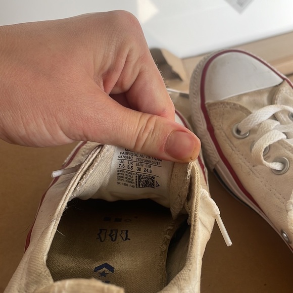 White converse - Picture 4 of 4